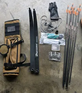 Deerseeker Outdoor Takedown Recurve Bow Kit w/ 350 Arrows, Case & Accessories